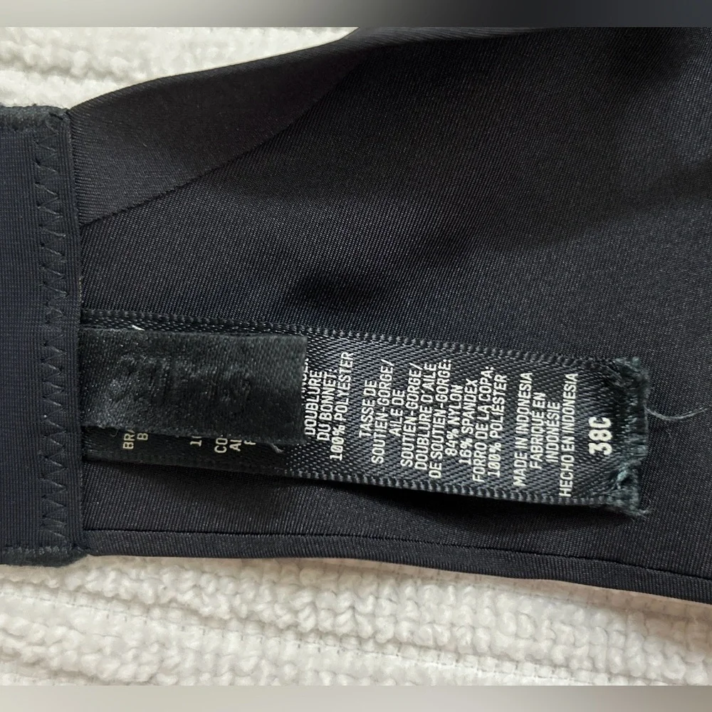 SKIMS Black Seamless T-Shirt Bra with Adjustable Straps - Picture 3 of 9